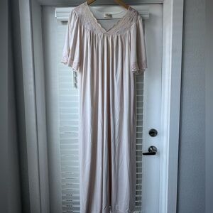 Vintage Luxurious Cream Lace Trim Robe